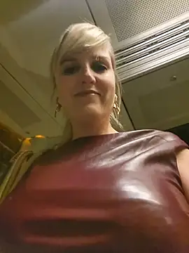 Sexybiene969 online show from 29, 10, 2025