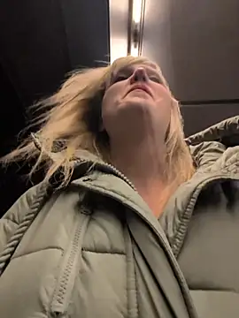 Sexybiene969 online show from 17, 12, 2025