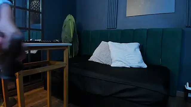 scarlet edwars online show from 4, 4, 2026