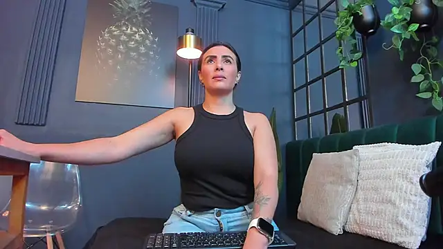 scarlet edwars online show from 24, 2, 2026