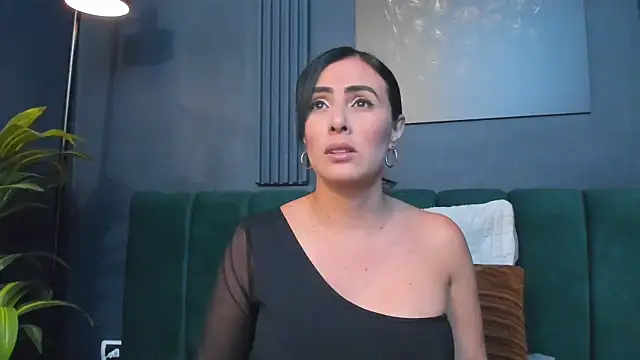 scarlet edwars online show from 10, 11, 2025