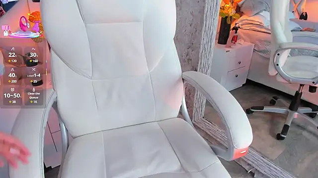 Giselle Lauren online show from 24, 2, 2025