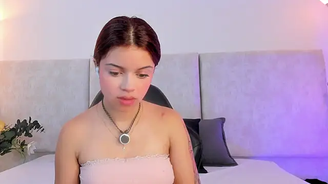 Giselle Lauren online show from 18, 12, 2025