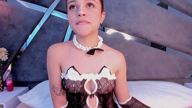 Giselle Lauren online show from 31, 10, 2025