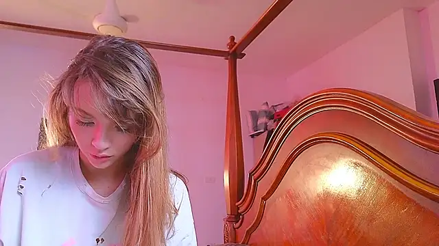 Snapshot of DemiDee chatting on 11, 12, 2024 DemiDee online show from 11, 12, 2024