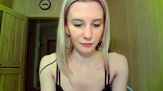 Caramel piegirl online show from 15, 2, 2025