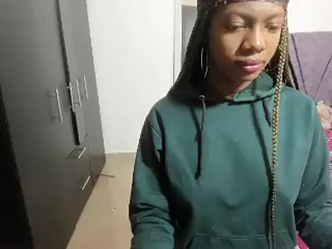 enyelsalas2 online show from 8, 10, 2025