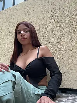 Laura-Khalifa online show from 24, 2, 2025
