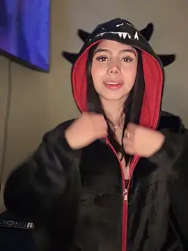 Laura-Khalifa online show from 29, 11, 2025