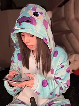 Laura-Khalifa online show from 19, 12, 2025