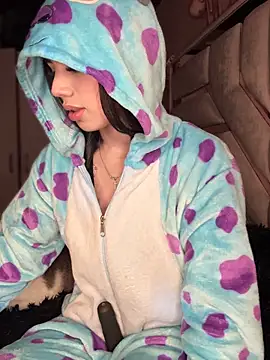 Laura-Khalifa online show from 28, 11, 2025