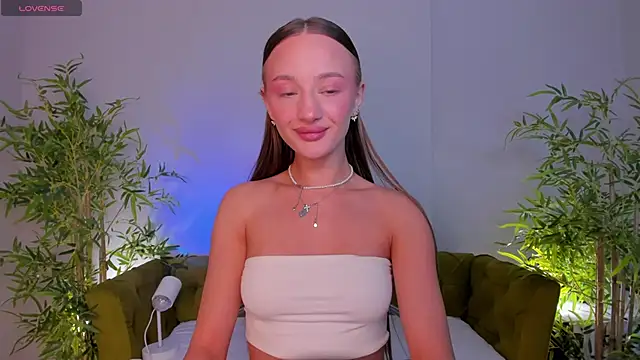 Snapshot of miiss__lulu chatting on 10, 6, 2026 miiss lulu online show from 10, 6, 2026