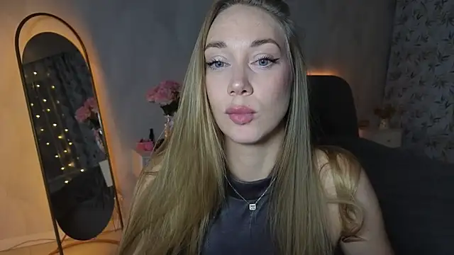 Snapshot of Engel_13 chatting on 3, 12, 2025 Engel 13 online show from 3, 12, 2025