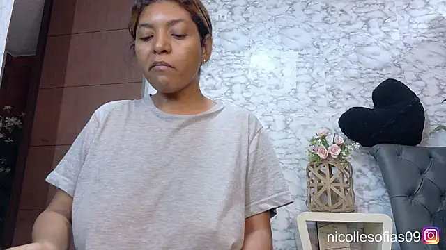 nicollesofia2 online show from 9, 6, 2026