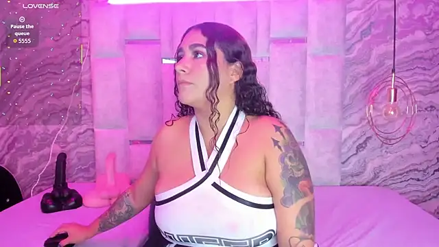 Snapshot of MelissaBloomm chatting on 6, 11, 2025 MelissaBloomm online show from 6, 11, 2025