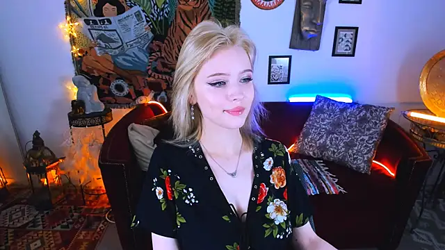 LeonaStane online show from 15, 10, 2025