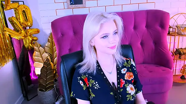 LeonaStane online show from 8, 3, 2025