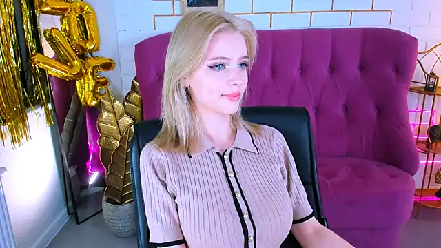 LeonaStane online show from 23, 10, 2025