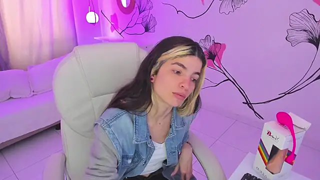 Snapshot of Isabela_Fiorelli chatting on 23, 11, 2025 Isabela Fiorelli online show from 23, 11, 2025