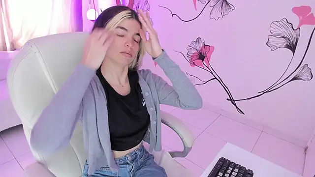 Snapshot of Isabela_Fiorelli chatting on 12, 10, 2025 Isabela Fiorelli online show from 12, 10, 2025