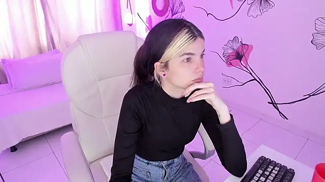 Snapshot of Isabela_Fiorelli chatting on 4, 11, 2025 Isabela Fiorelli online show from 4, 11, 2025