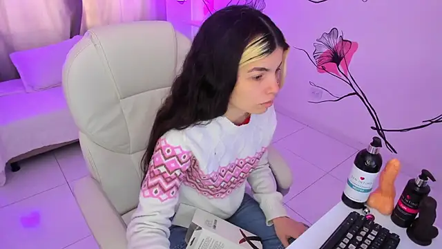 Snapshot of Isabela_Fiorelli chatting on 1, 12, 2025 Isabela Fiorelli online show from 1, 12, 2025