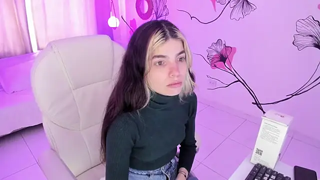 Snapshot of Isabela_Fiorelli chatting on 31, 10, 2025 Isabela Fiorelli online show from 31, 10, 2025