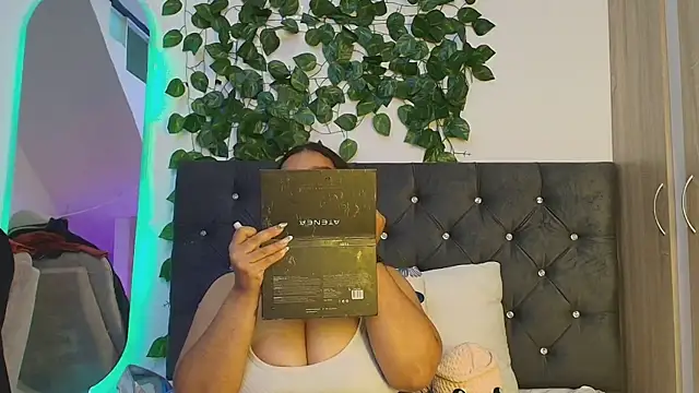 lauravince online show from 20, 6, 2026