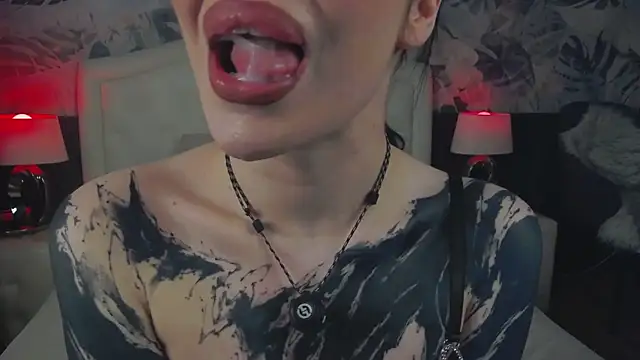 MaeveMoon online show from 16, 4, 2026