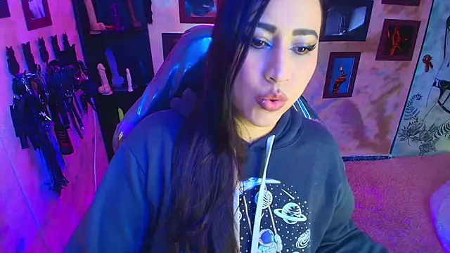 Snapshot of cherryy_bombshelll chatting on 7, 1, 2026 cherryy bombshelll online show from 7, 1, 2026