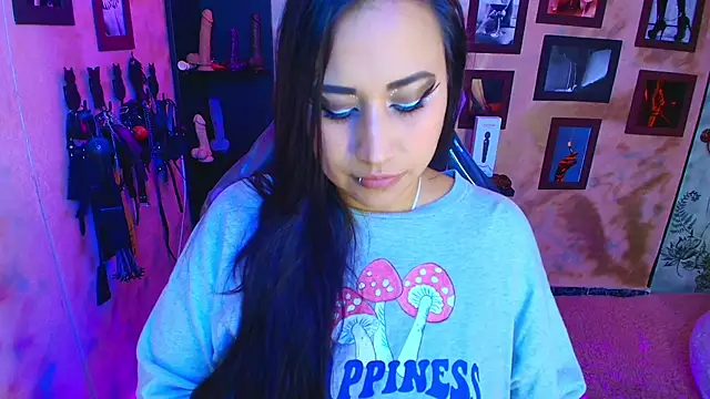 cherryy bombshelll online show from 2, 11, 2025