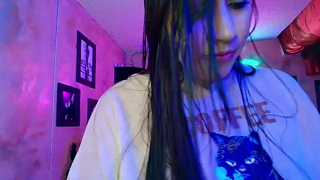 cherryy bombshelll online show from 23, 9, 2025