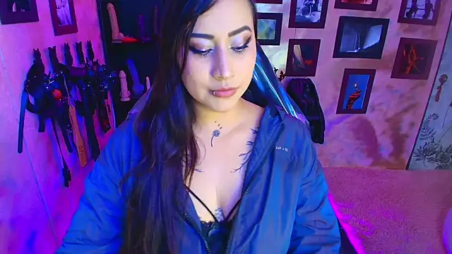 Snapshot of cherryy_bombshelll chatting on 7, 2, 2026 cherryy bombshelll online show from 7, 2, 2026