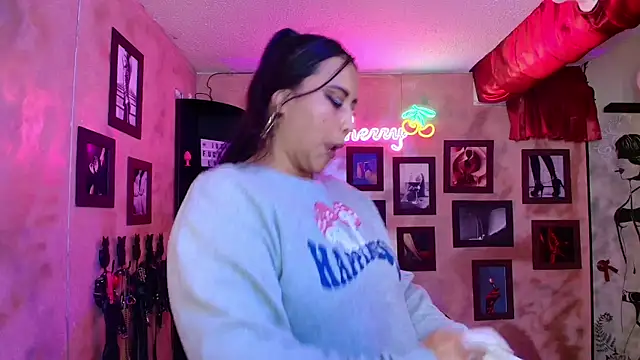 cherryy bombshelll online show from 15, 9, 2025