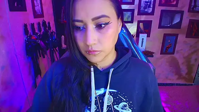 cherryy bombshelll online show from 7, 10, 2025