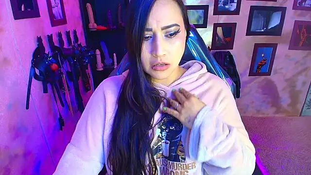 Snapshot of cherryy_bombshelll chatting on 6, 2, 2026 cherryy bombshelll online show from 6, 2, 2026