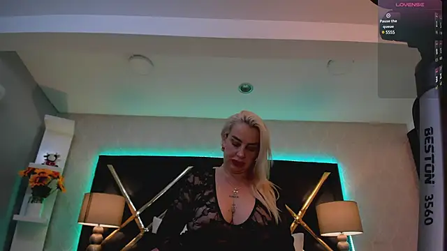 Snapshot of SophieWinsloow chatting on 8, 3, 2025 SophieWinsloow online show from 8, 3, 2025