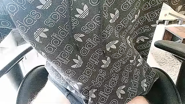 ademandjulia online show from 13, 2, 2026