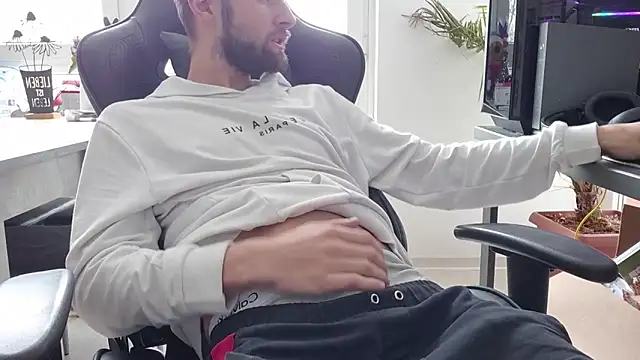 ademandjulia online show from 5, 2, 2026