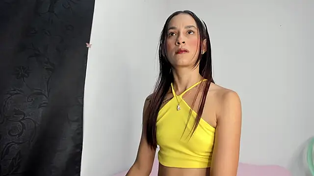 Snapshot of Olivia_Stevens chatting on 5, 4, 2026 Olivia Stevens online show from 5, 4, 2026