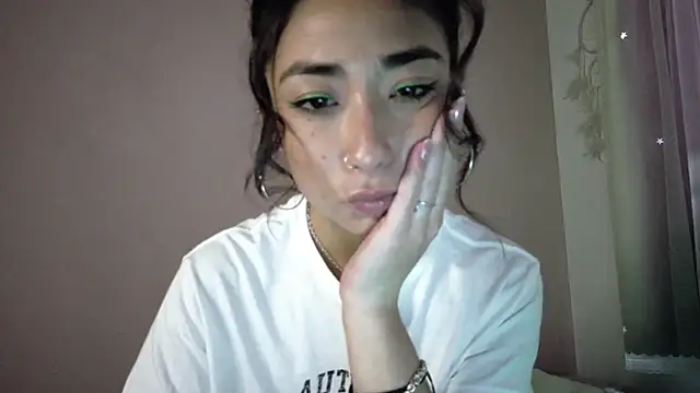 Snapshot of oishii_ambar chatting on 9, 9, 2025 oishii ambar online show from 9, 9, 2025
