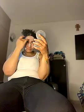 Snapshot of Carola-Ross chatting on 18, 11, 2025 Carola-Ross online show from 18, 11, 2025