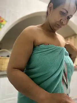 Snapshot of Carola-Ross chatting on 17, 11, 2025 Carola-Ross online show from 17, 11, 2025