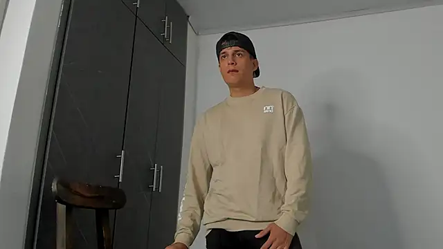 hugosan12 online show from 6, 3, 2025