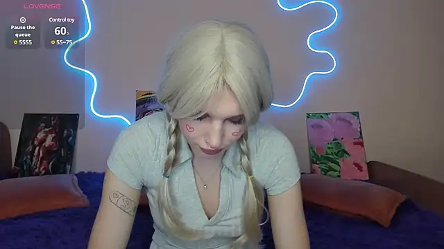 Snapshot of EvelinaLuu chatting on 28, 2, 2025 EvelinaLuu online show from 28, 2, 2025