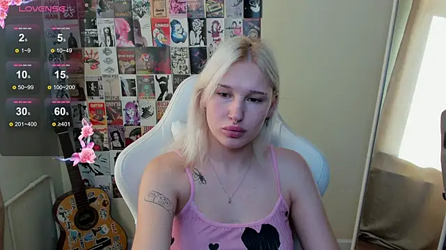 Snapshot of EvelinaLuu chatting on 9, 6, 2026 EvelinaLuu online show from 9, 6, 2026