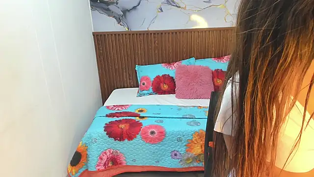 Holly 22 online show from 3, 6, 2026