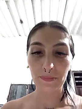 single mother indecent online show from 29, 3, 2026