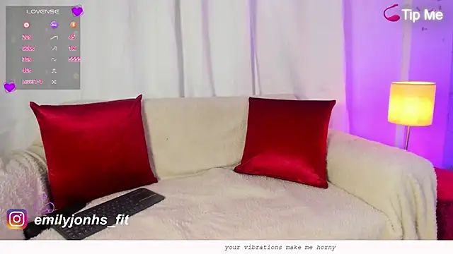 Snapshot of Emylyjonhs chatting on 19, 5, 2026 Emylyjonhs online show from 19, 5, 2026