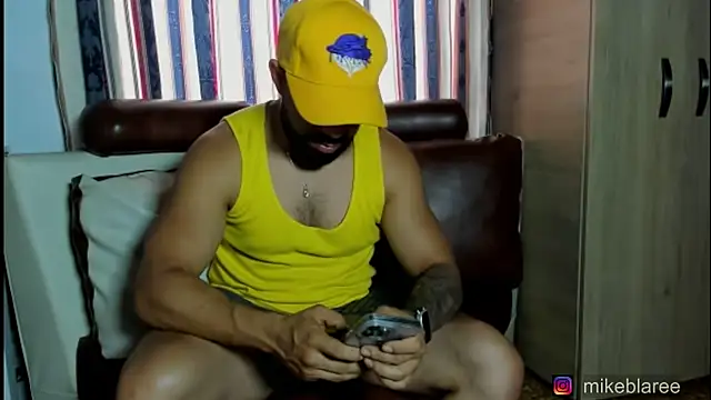 Snapshot of mikeblaree chatting on 2, 5, 2026 mikeblaree online show from 2, 5, 2026